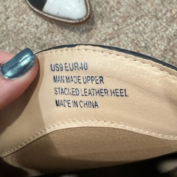 Ankle booties - Picture 3 of 3